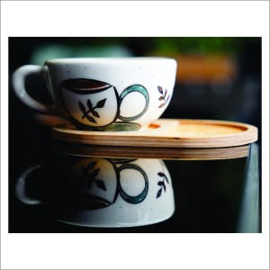 لته خوری  سرامیکی دستساز بهمراه پیش دستی چوبی طرح دختری در سکوت