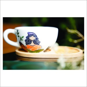 لته خوری  سرامیکی دستساز بهمراه پیش دستی چوبی طرح دختری در سکوت