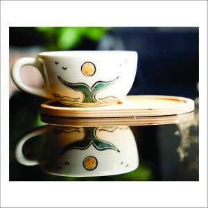 لته خوری  سرامیکی دستساز بهمراه پیش دستی چوبی طرح دختری در سکوت