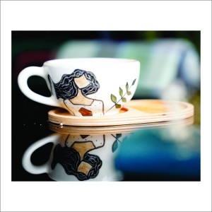 لته خوری  سرامیکی دستساز بهمراه پیش دستی چوبی طرح دختری در سکوت