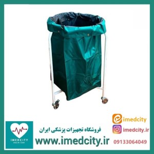 بین لباس گرد پزشک‌ آرا با طراحی ارگونومیک و مناسب مراکز درمانی