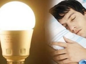 مطالعات آزمایشگاه خواب نشان می‌دهد که خوابیدن با چراغ روشن به سلامت قلب آسیب می‌رساند