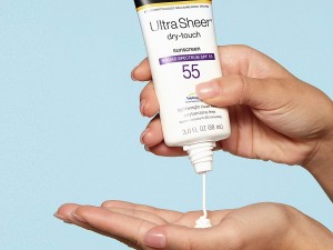 کرم ضد آفتاب بی رنگ SPF55 نوتروژینا مدل Dry Touch مناسب انواع پوست حجم 88 میل