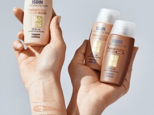 ضد آفتاب رنگی فیوژن واتر ایزدین SPF 50