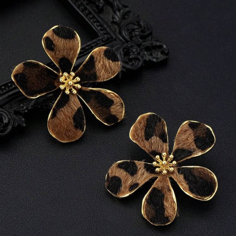 گوشواره برگ پلنگی