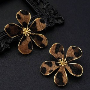 گوشواره برگ پلنگی