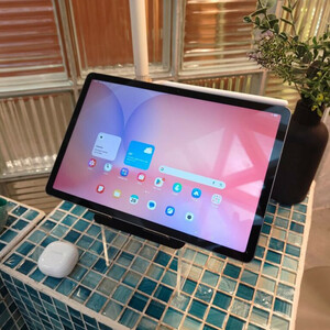 تبلت 10.9 اینچ سامسونگ مدل Galaxy Tab S10 Lite با ظرفیت 256 گیگابایت و رم 8 گیگابایت، قابلیت پشتیبانی از سیم‌ کارت، رزولوشن دوربین اصلی ۸ مگاپیکسل، پشتیبانی از قلم