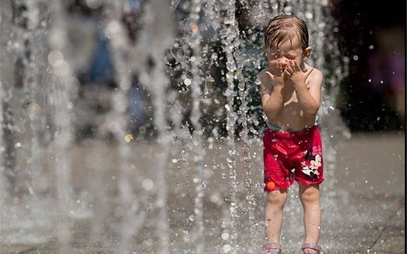 ۱۰ راهکار ساده برای محافظت از کودکان در فصل تابستان
