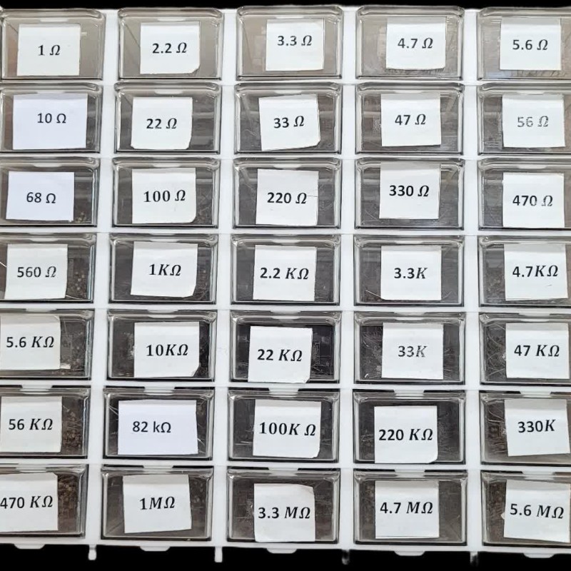 پک کامل مقاومت 1/4 وات 5 درصد 100 تایی به همراه جعبه 35 خانه سفید 5*7