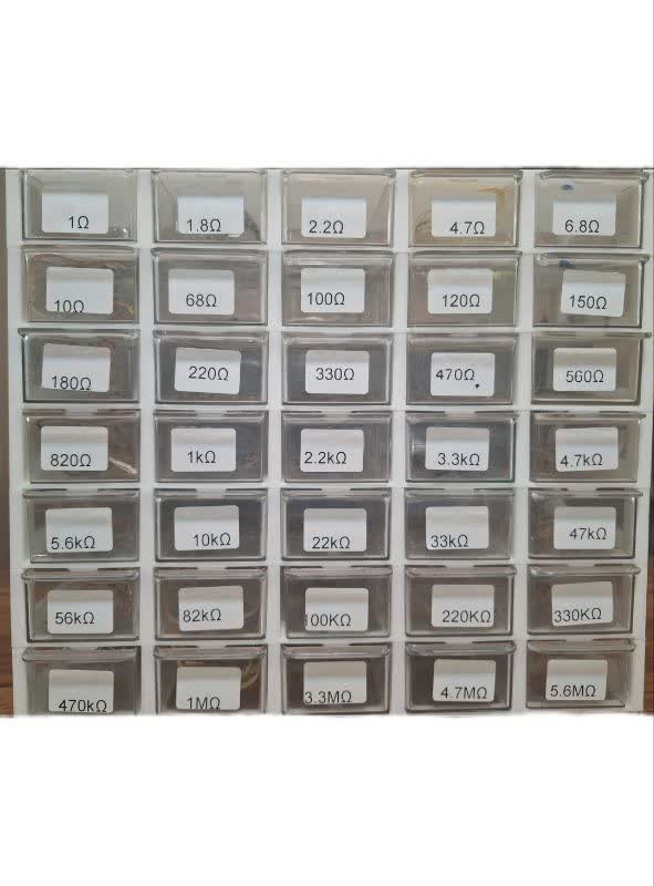 پک کامل مقاومت 1/4 وات 5 درصد 100 تایی به همراه جعبه 35 خانه سفید 5*7