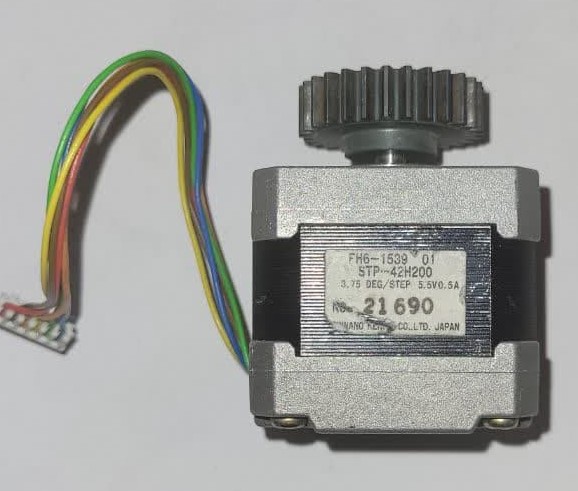 استپ موتور نما 17 دو فاز 1.8 درجه 4kg.cm کد 42H200 ژاپنی مشابه 17HS4401 شش سیمه