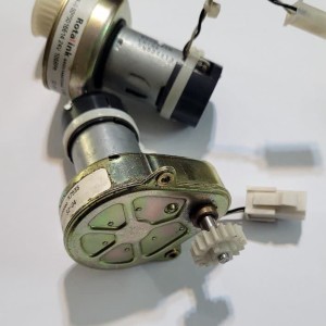 موتور DC گیربکسی  24V با تعداد دور 106RPM