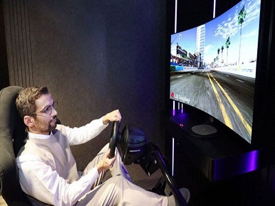 مانیتور گیمینگ خم شدنی ال جی در مراسم CES 2021 به نمایش گذاشته میشود