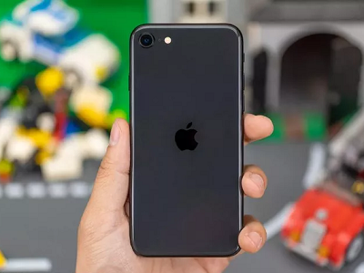 مدل پایه‌ی آیفون SE 2022 اپل با قیمت ۳۰۰ دلار  عرضه خواهد شد