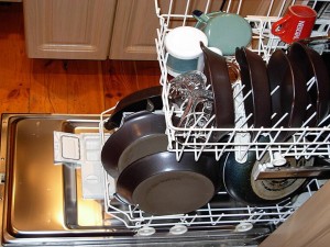 ۲۰ کاری که باعث کوتاه شدن عمر ماشین ظرفشویی می‌شوند