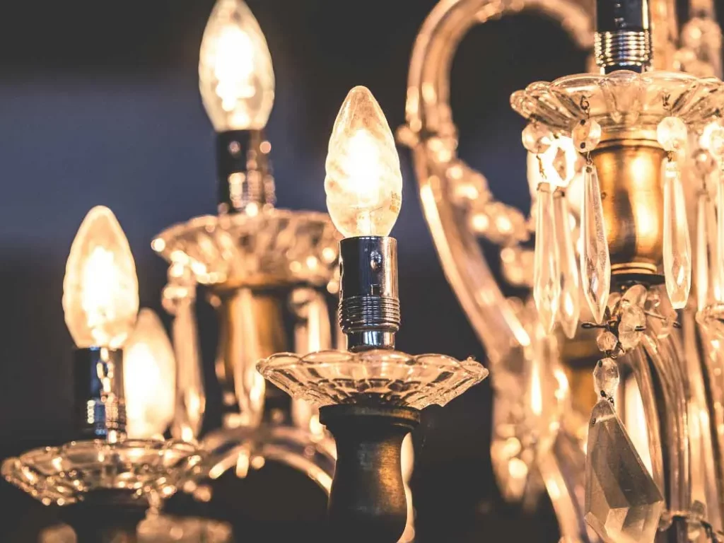 معرفی انواع لامپ شمعی کم‌مصرف و بهترین برندهای بازار در عرصه تولید این محصولات