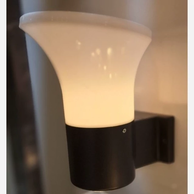 چراغ دیواری روشا (طرح پارکی) برند روشنایی دوستان