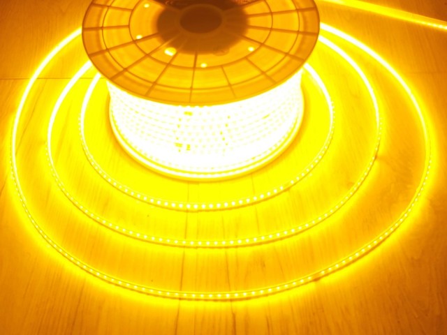 ریسه وایرلس 2835 تک لاین (تراکم 120 لامپ ال ای دی) رنگ انبه ای