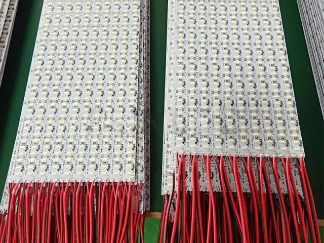 ریسه خطی (ارسال فقط ۱۰۰شاخه به بالا) 12 ولت SMD مهتابی(سفید) و آفتابی (زرد) مدل 4014 تک لاین 1 متری مگا