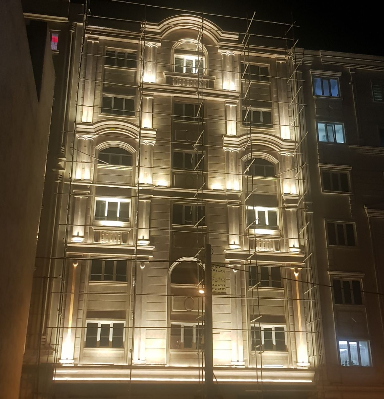 چراغ نما ۵ وات LED؛ بهترین گزینه برای نورپردازی کممصرف ساختمان