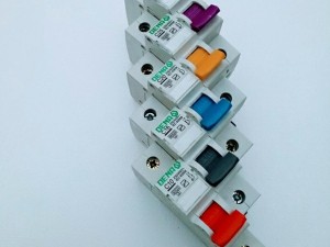 کلید مینیاتوری تک فاز دنا DENA (فیوز مینیاتوری تکفاز 10/16/25/32 آمپر) کلاس B-C تیپ 6000