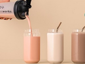 راهنمای انتخاب بهترین طعم پروتئین وی: مقایسه جامع 10 طعم برتر از دیدگاه ورزشکاران