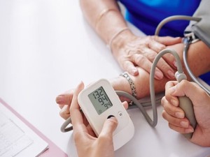 کدام ویتامین فشار خون را بالا میبرد؟