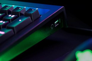 کیبورد مخصوص بازی مکانیکی ریزر مدل Blackwidow Chroma V2