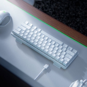 کیبورد بازی ریزر با سوئیچ بنفش مدل Razer Huntsman Mini