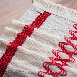 رانر رومیزی  Cotton (رنگ  استخوانی و قرمز طرح دار)