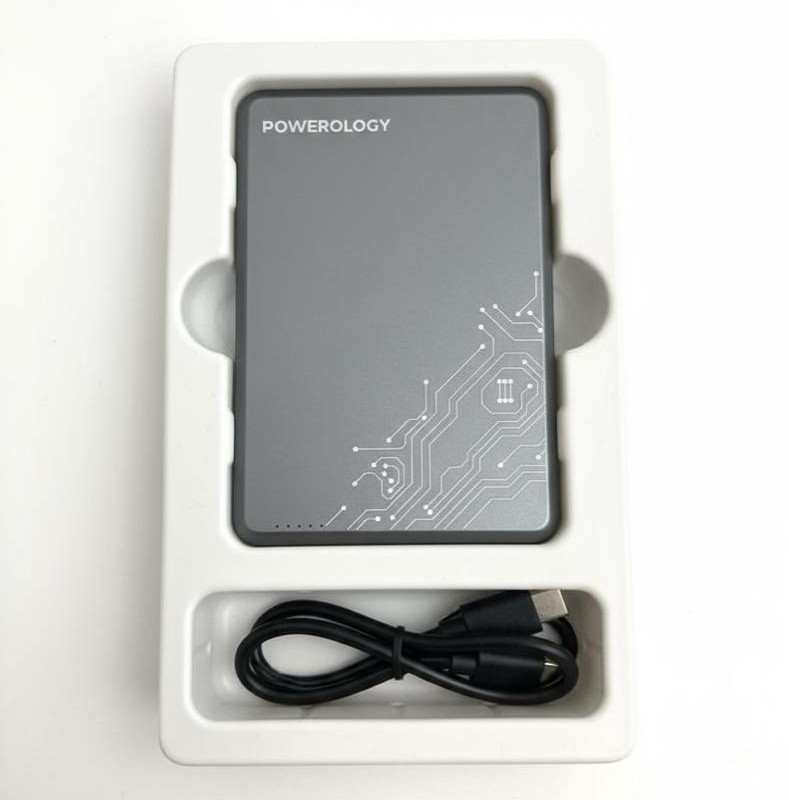 پاوربانک بی‌سیم فوق باریک پاورولوژی مدل Ultra-Thin ظرفیت 5000 میلی‌آمپر با شارژ سریع 20 وات و مگ‌سیف