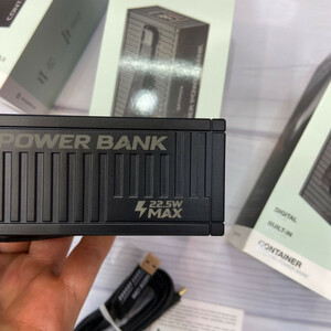 پاوربانک 22.5 وات گرین لاین مدل container ظرفیت 30000 میلی‌آمپرساعت