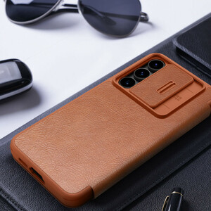 کیف کلاسوری نیلکین مدل Qin Pro Leather مناسب برای گوشی موبایل سامسونگ Galaxy S24 FE