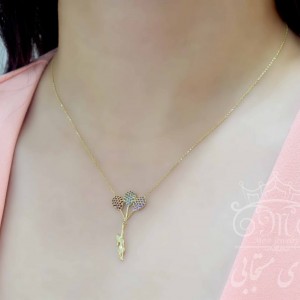 گردنبند طلای بالن و دختر