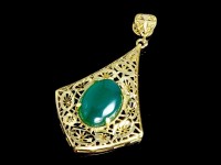 مدال آویز کیمیا با سنگ عقیق سبز (کریزوپراس)