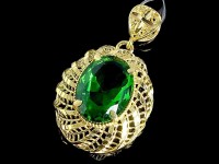 مدال آویز طلا با سنگ زبرجد
