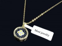 مدال آویز فلورکس با سنگ موارنو طرح گل نرگس