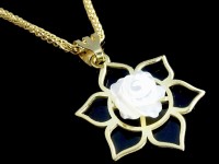 مدال طلا و صدف