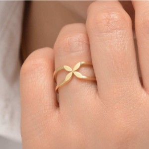 انگشتر گل چهارپر