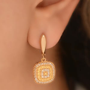 گوشواره طلا 18 عیار زنانه طلای مستجابی مدل آوا تراش مربعی