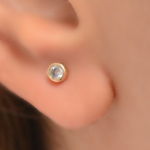 گوشواره طلا 18 عیار زنانه طلای مستجابی مدل تک نگین کد 33