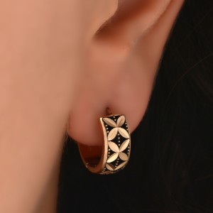 گوشواره طلا 18 عیار زنانه طلای مستجابی مدل جلوا کد 167086