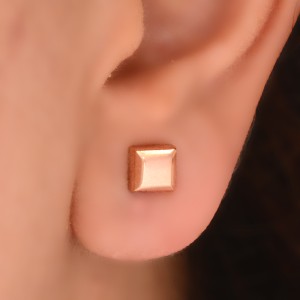 گوشواره طلا 18 عیار زنانه طلای مستجابی مدل مربعی کد 02