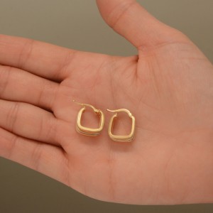 گوشواره طلا 18 عیار زنانه طلای مستجابی مدل حلقه ای مربعی کد 66