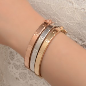 دستبند طلا 18 عیار زنانه طلای مستجابی کد 01