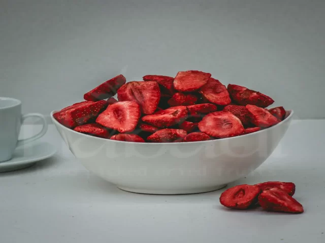 توت فرنگی پفکی