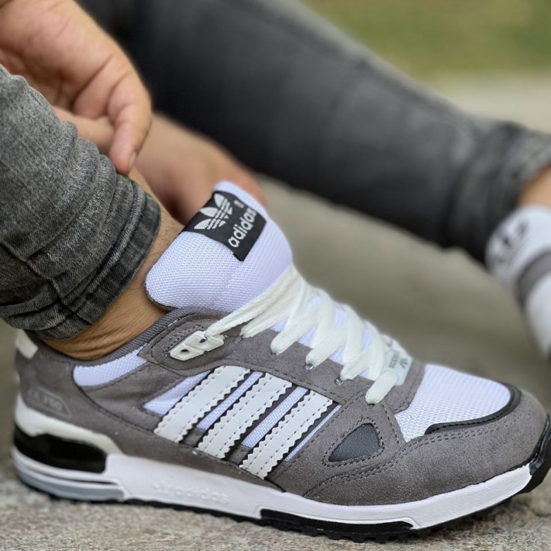 حراج ویژه کفش اسپرت مردانه پسرانه مدل ادیداس راحت و  بادوام رنگ طوسی سفید