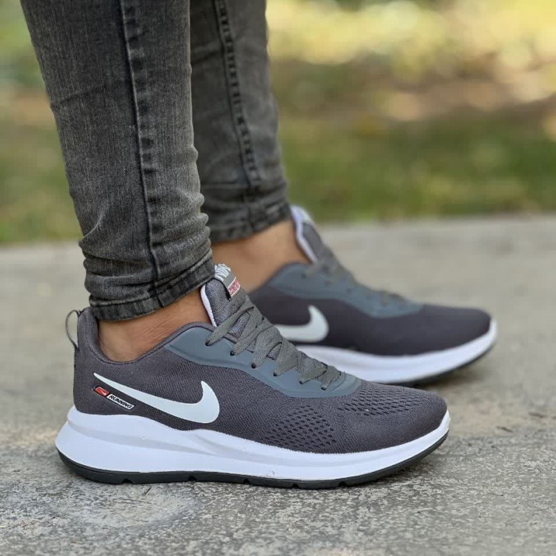 فروش فوق العاده  کفش اسپرت مردانه پسرانه مدل نایک  زیره نرم و راحت رنگ  طوسی سفید