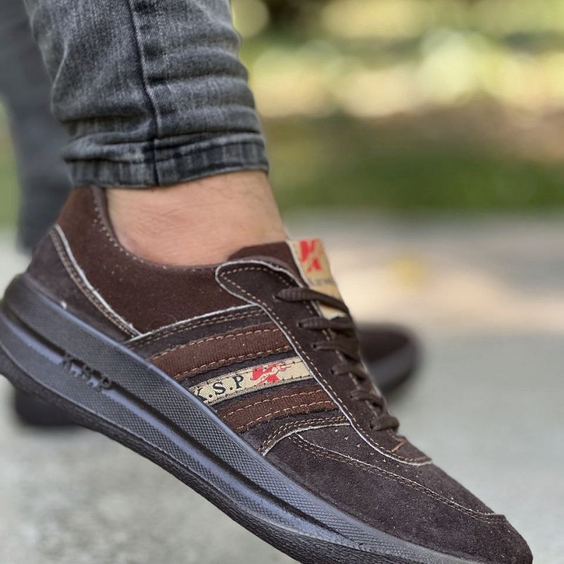 حراج فوق العاده کفش اسپرت جدید مردانه مناسب پیاده روی و باشگاه  رنگ قهوه ای تیره 3610