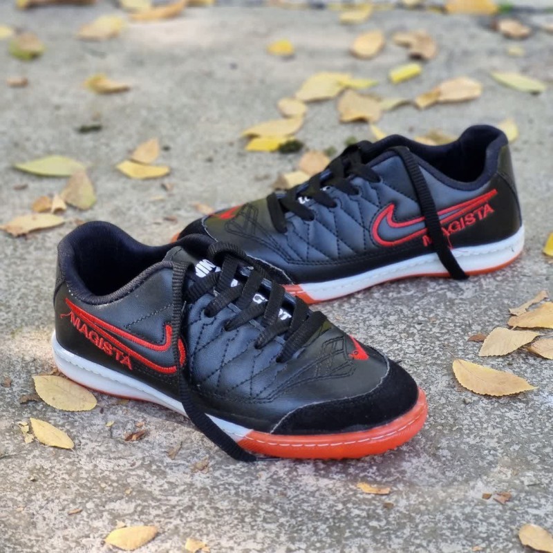 حراج باورنکردنی کفش سالنی مردانه پسرانه دخترانه  مدل نایک مجیستا  رنگ  مشکی قرمز یه مدل خاص و جوان پسند  با ارسال رایگان